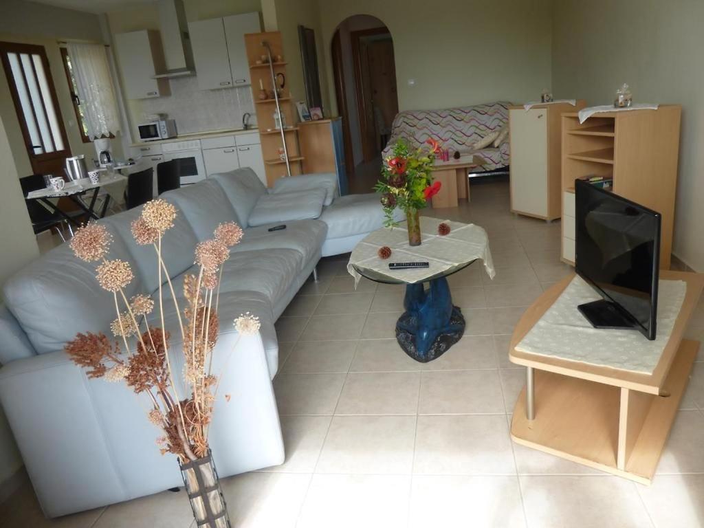 Anesis Apartments Agia Marina  Ngoại thất bức ảnh